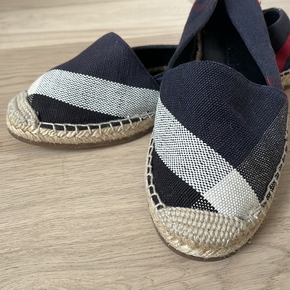Like NEW Burberry Navy Blue Nova Check Canvas Espadrilles - Picture 13 of 13